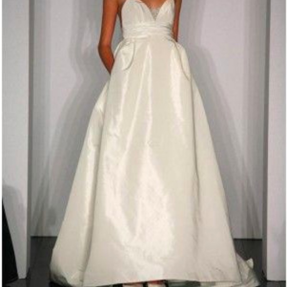 !!!!! ISO !!!!!! Amsale Reese Gown